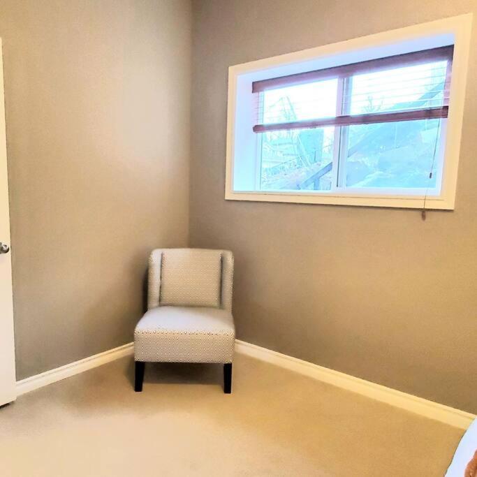 Private 2 Bedrooms Suite Near Hwy 1, Cultus Lake, Heritage Park, Fishing, Coliseum Chilliwack Buitenkant foto