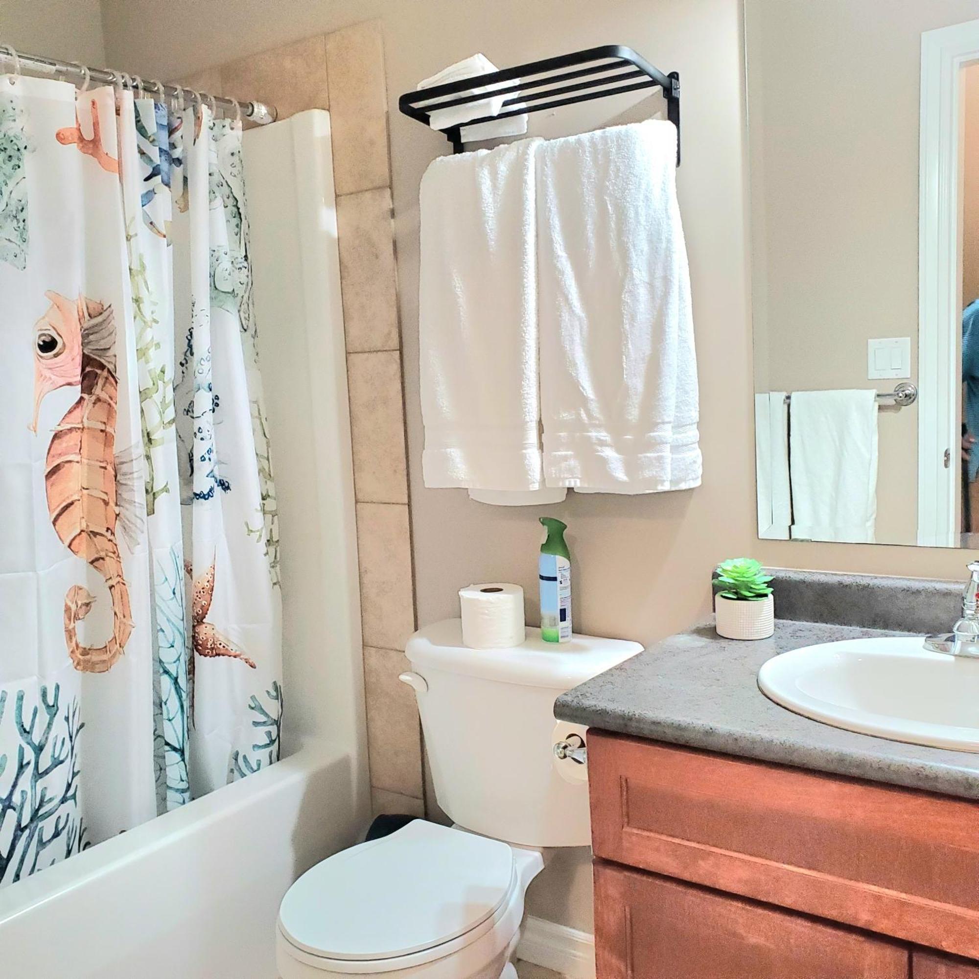 Private 2 Bedrooms Suite Near Hwy 1, Cultus Lake, Heritage Park, Fishing, Coliseum Chilliwack Buitenkant foto